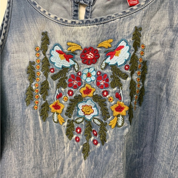 SAKS FIFTH AVENUE Embroidered Women's Top Size M - Picture 2 of 5